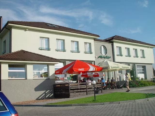 Hotel Mondeo, Praga Dolní Měcholupy