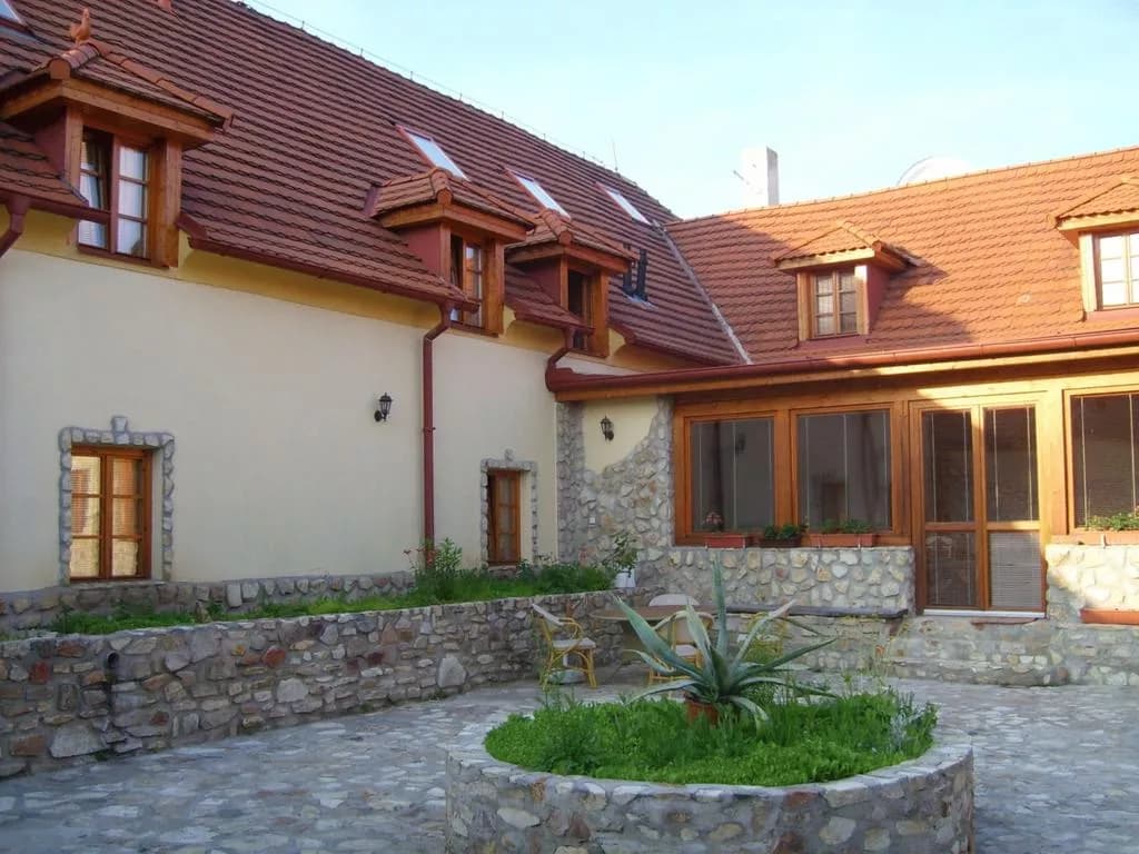 HOTEL BELLA, Prag Hloubětín