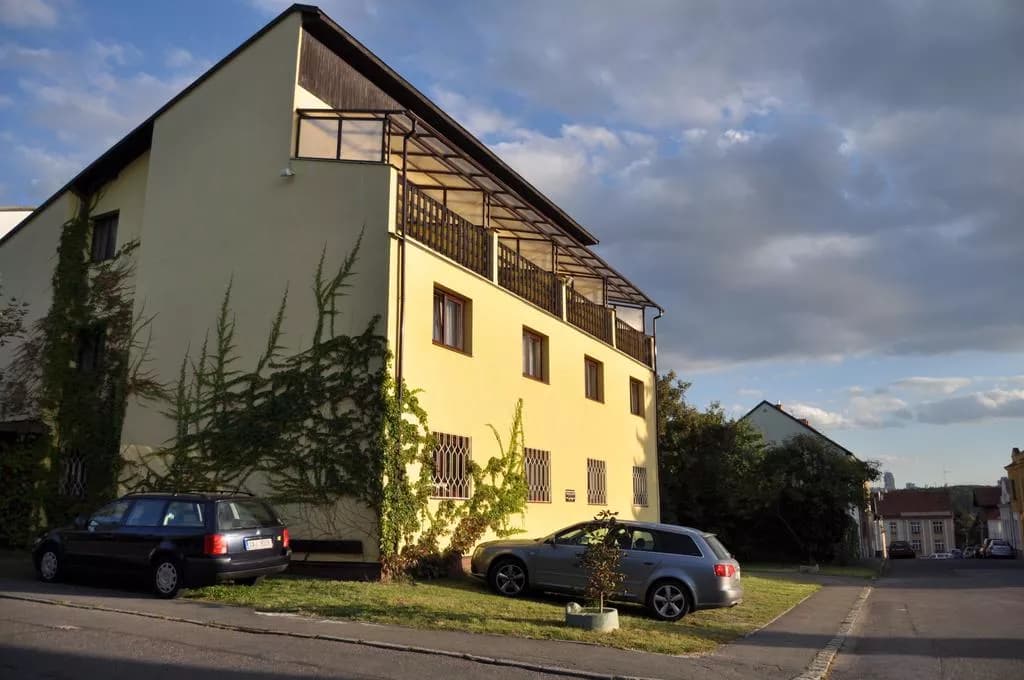 Hotel Wolf, Praga Hostivař